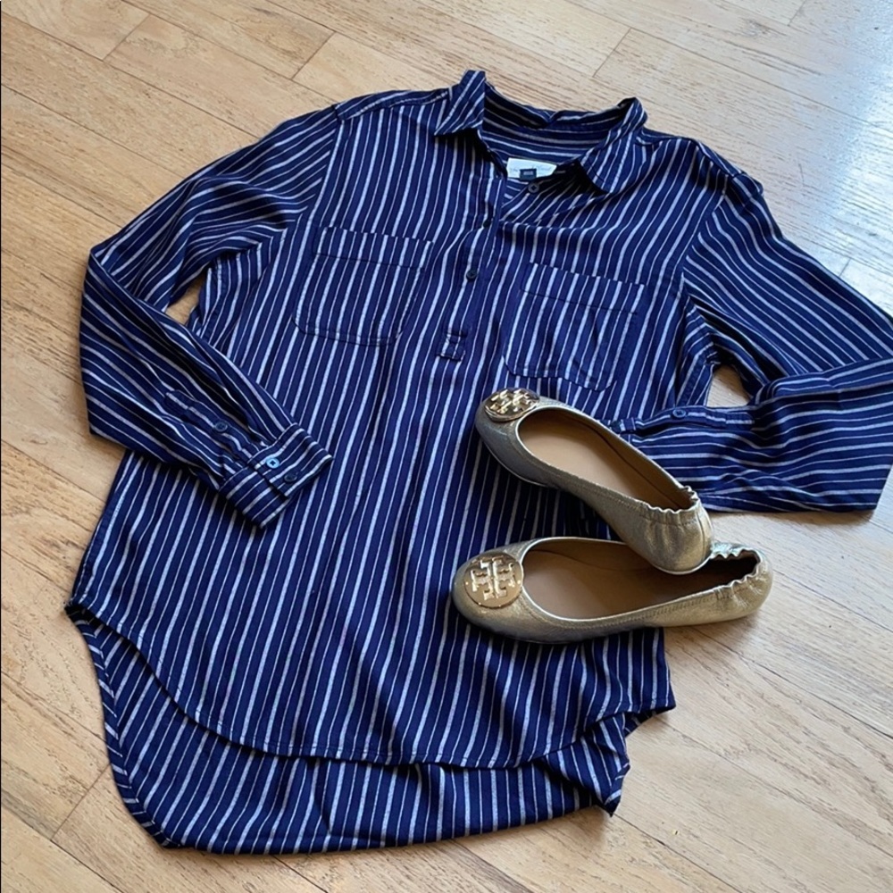 Universal Threads Women’s Navy Striped Button Dow… - image 8